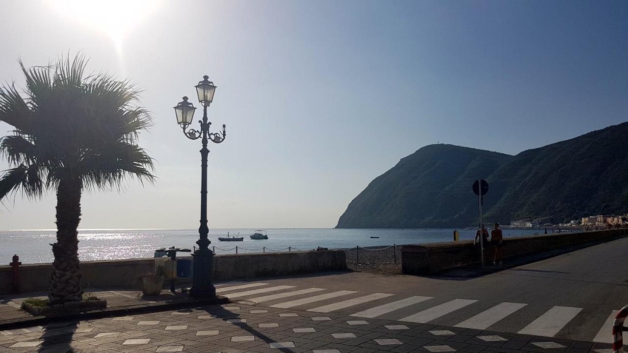 Lipari Blu Apartment Bagian luar foto
