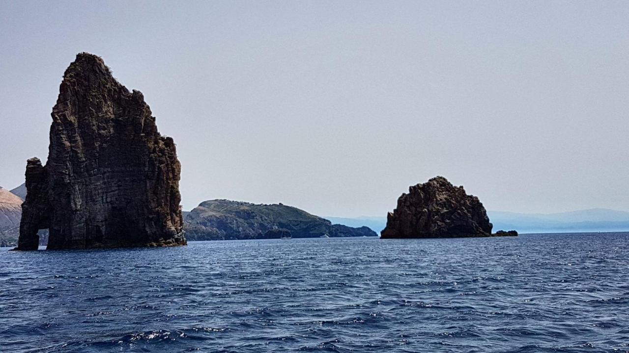 Lipari Blu Apartment Bagian luar foto